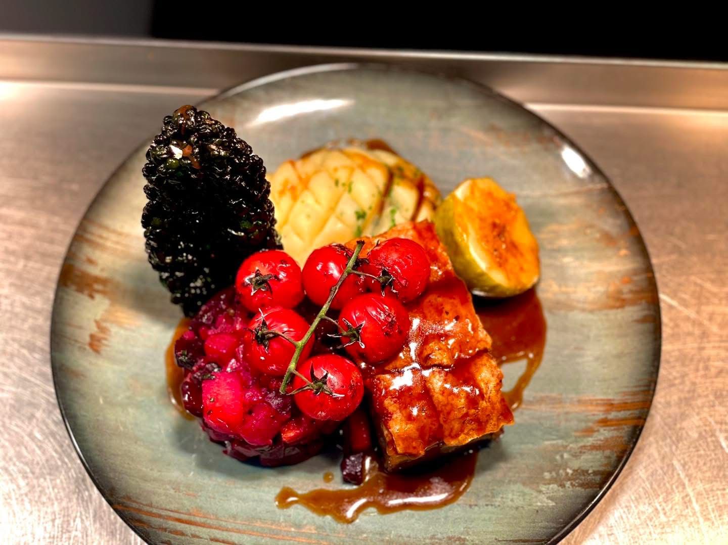 Dinner in Ashford at The Queen's Head Kingsnorth bar and restaurant luxurious pub food